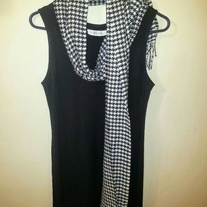 Ballinger Gold Sleeveless Black Maxi Dress…